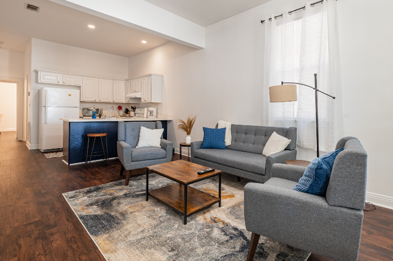 629 S Alexander St #629 - Photo 3 of 10