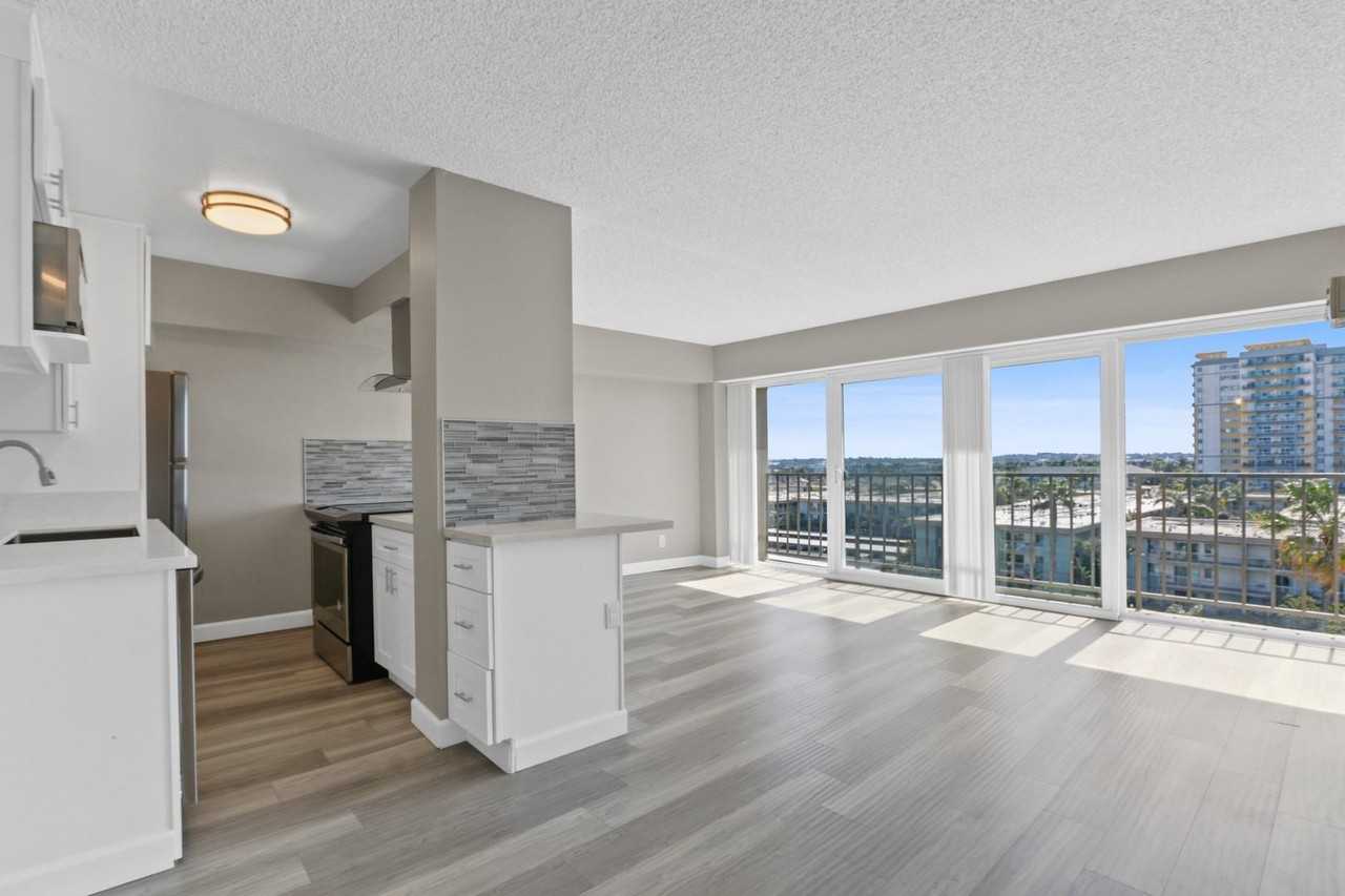 Marina Tower - Photo 5 of 63