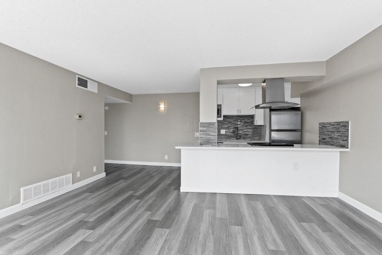 Marina Tower - Photo 6 of 63