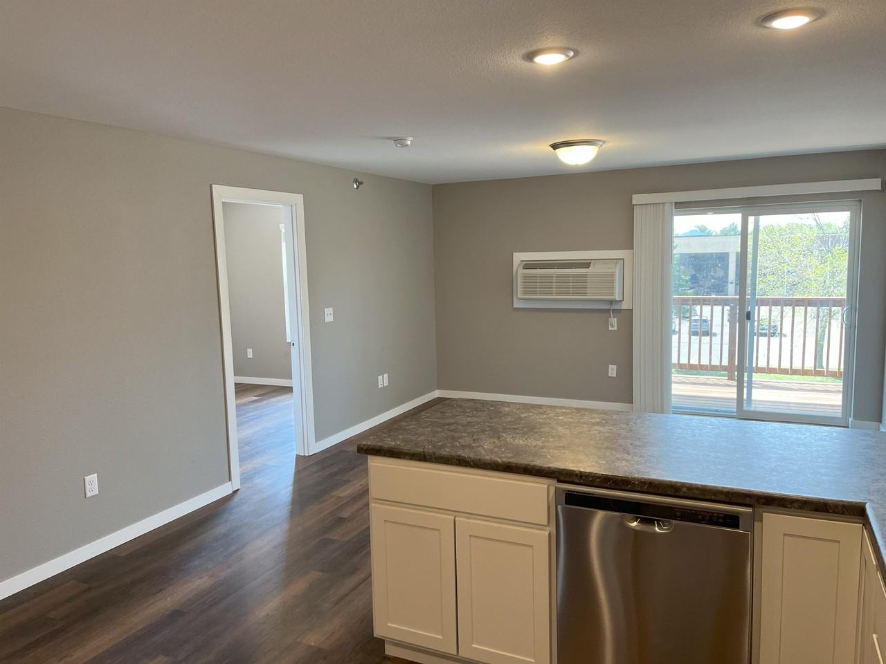 601 17th Avenue SouthwestApt. 106 #106 - Photo 3 of 17