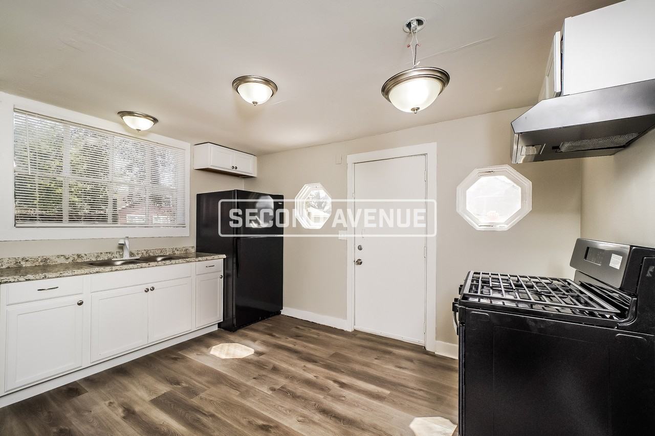 2118 W Hill St - Photo 2 of 17