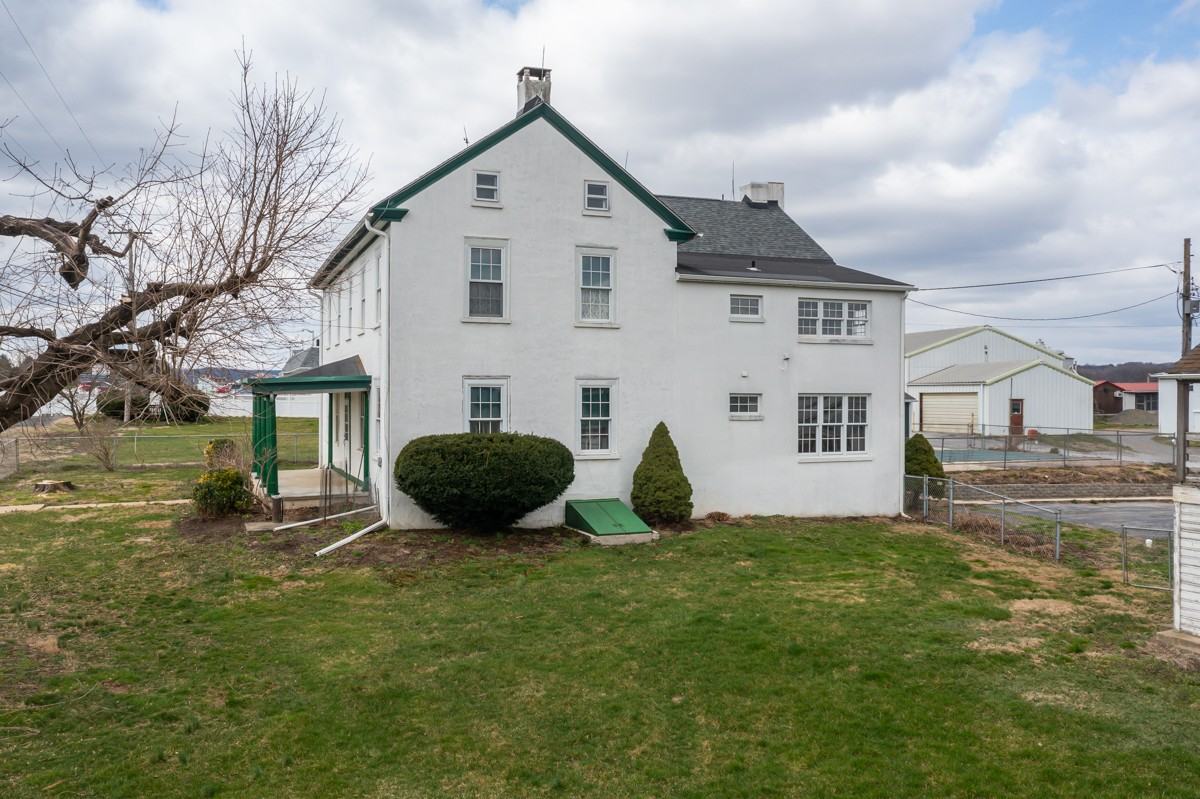 6229 Oley Turnpike Rd - Photo 2 of 31