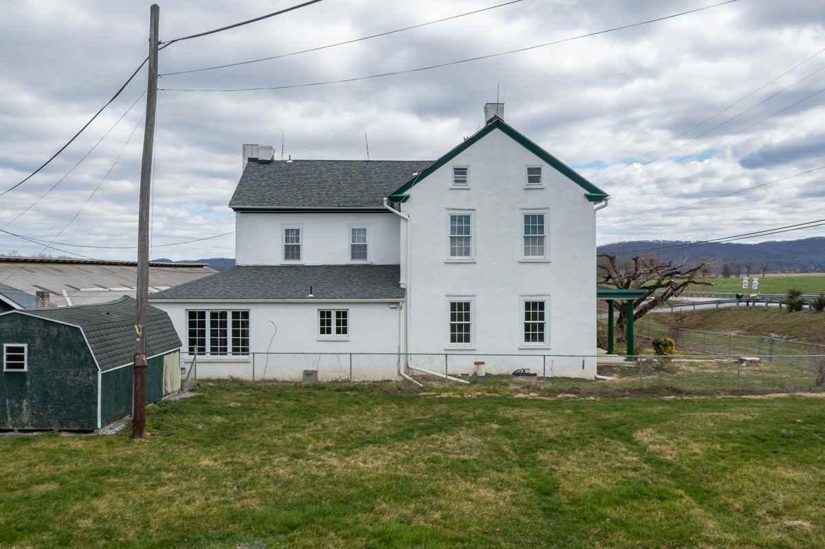 6229 Oley Turnpike Rd - Photo 3 of 31