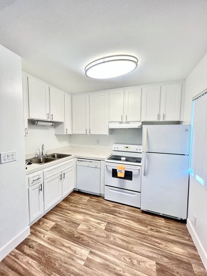 Sage View Apts - Photo 4 of 26