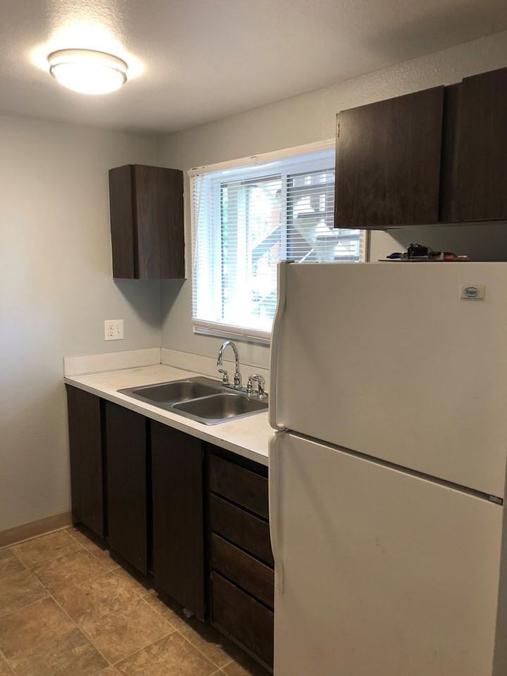 East 9Th Apartments - Photo 3 of 36