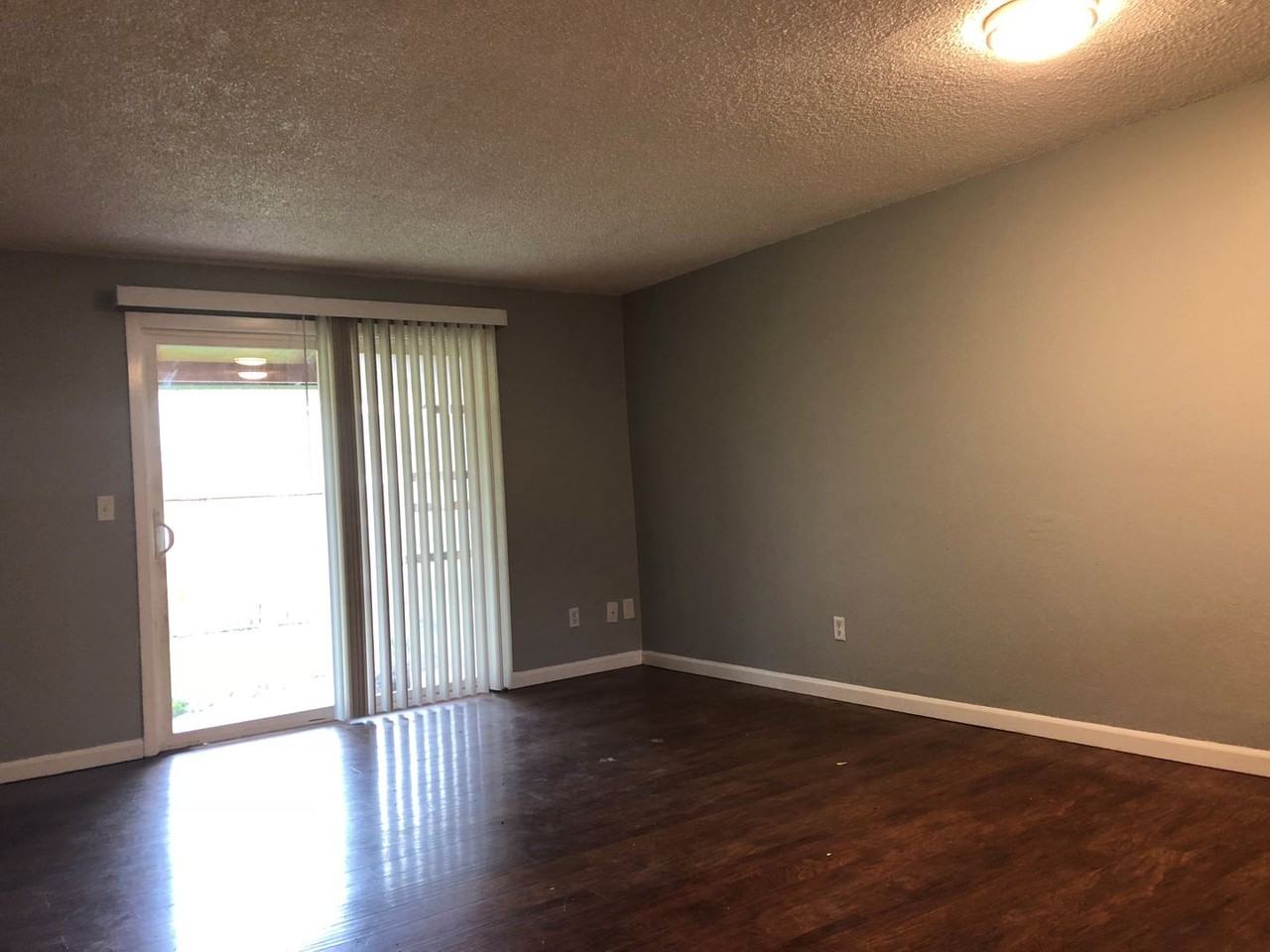 East 9Th Apartments - Photo 7 of 36