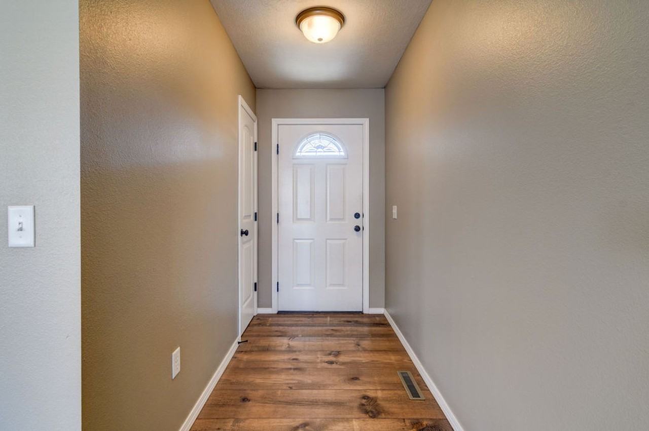 420 W Madrid St - Photo 3 of 32