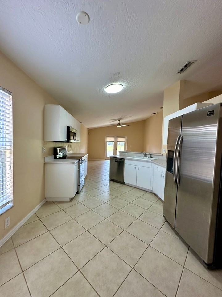 8655 Eola Ct - Photo 2 of 19