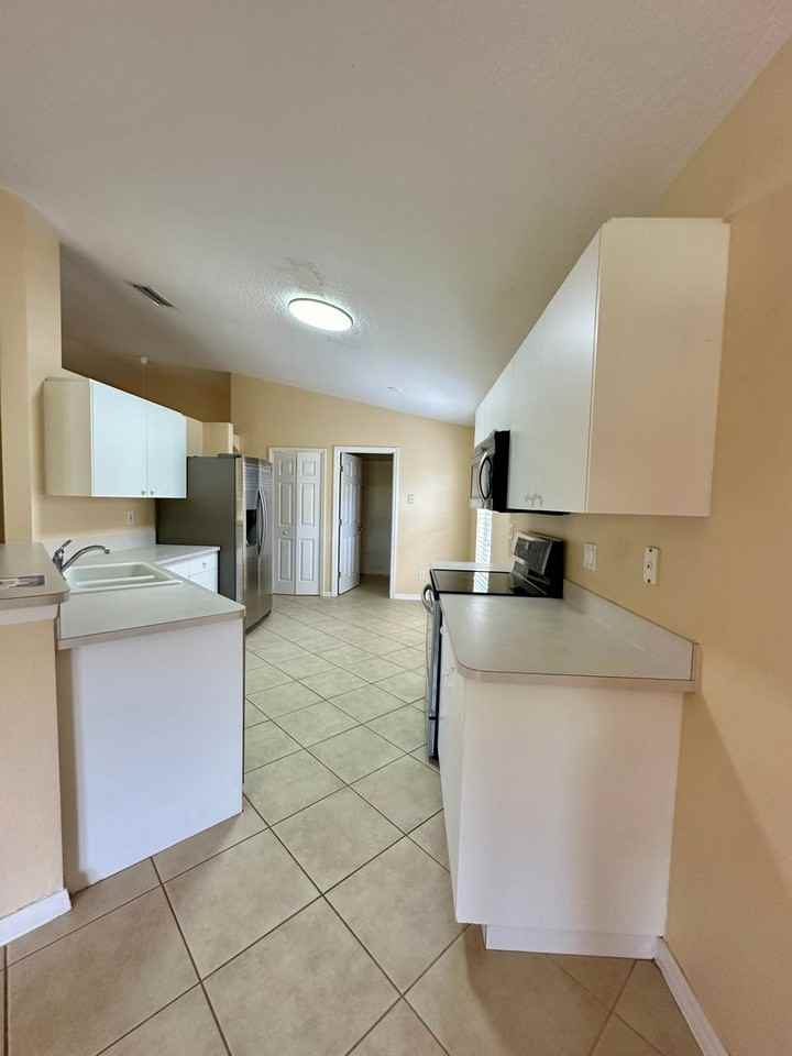 8655 Eola Ct - Photo 3 of 19