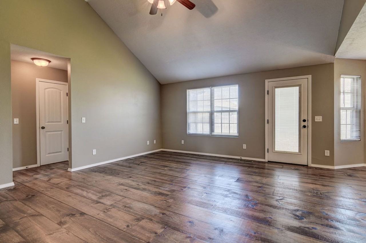 492 W Madrid St - Photo 3 of 29