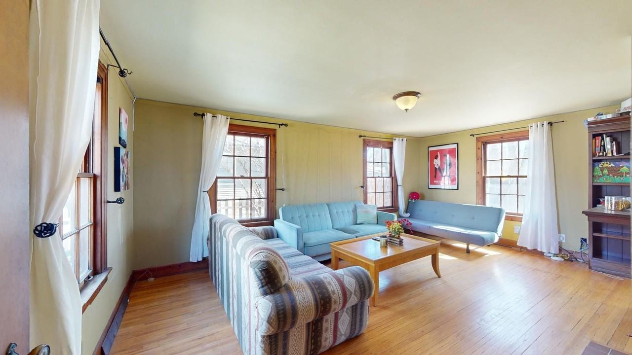 2334 Baker St - Photo 2 of 19