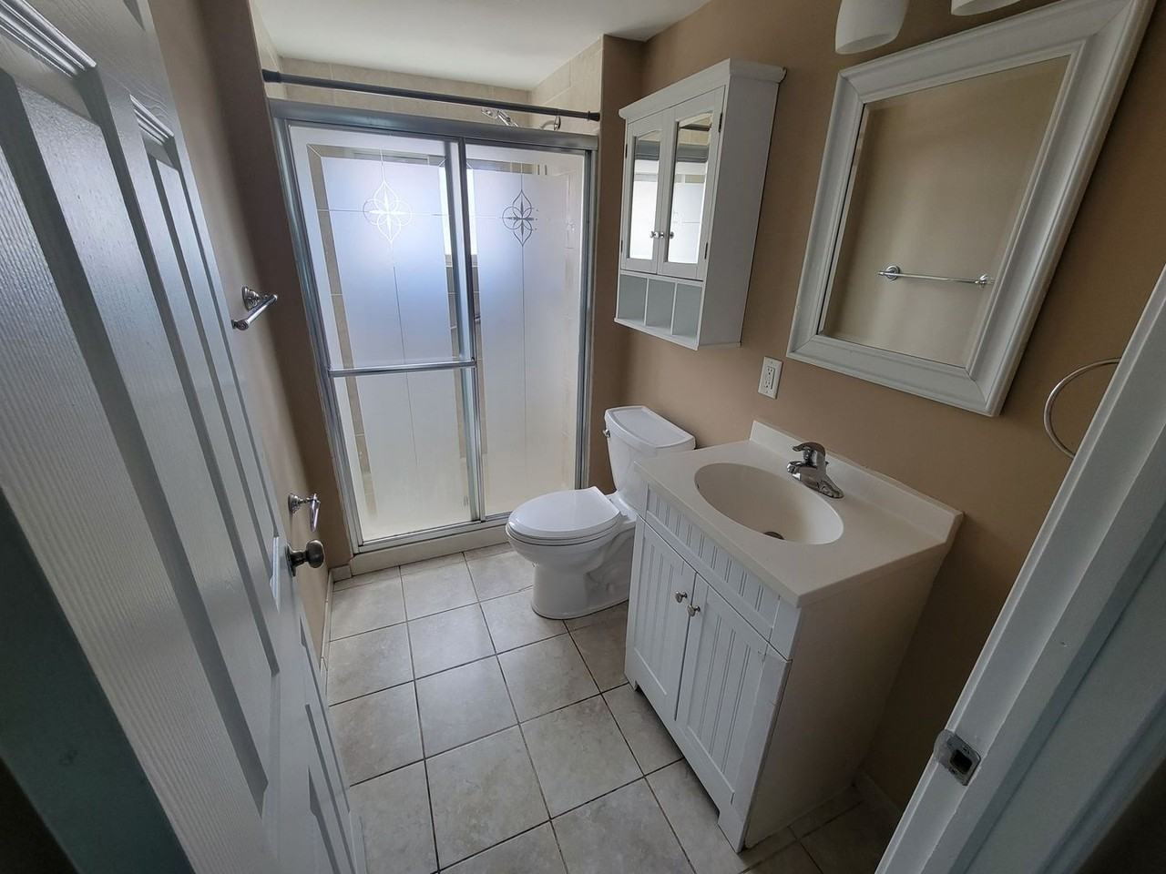 203 W Ross Ave - Photo 3 of 9