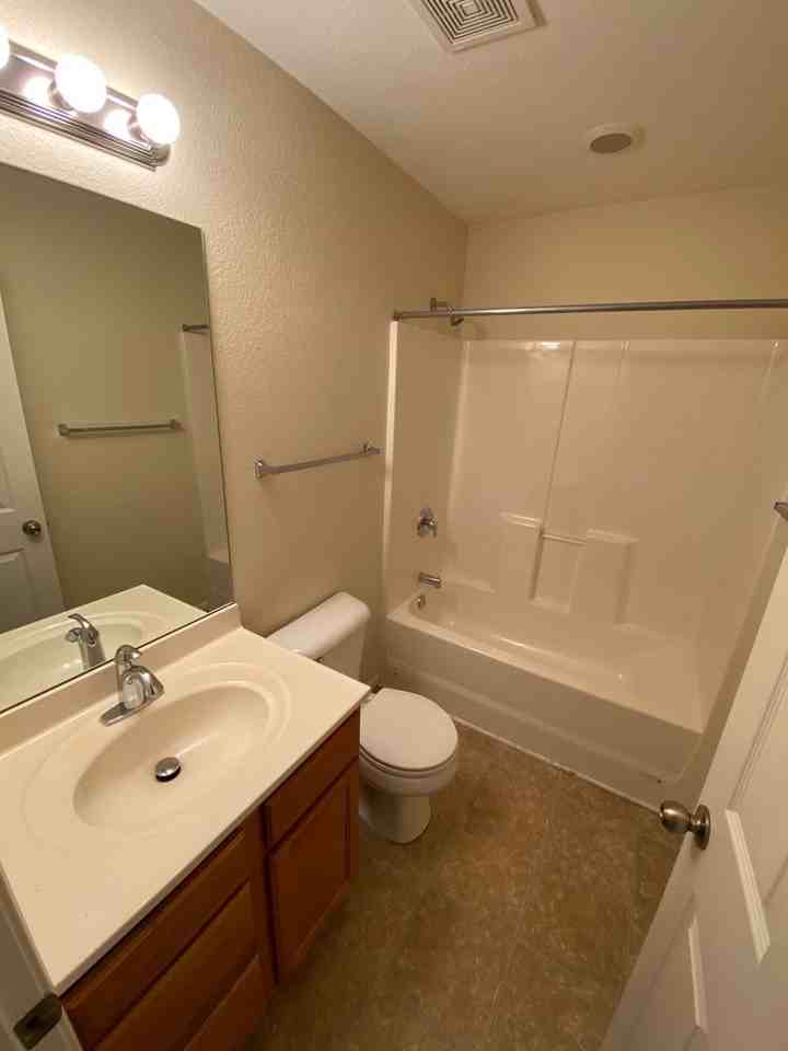 15911 Tamarack Ln - Photo 3 of 12
