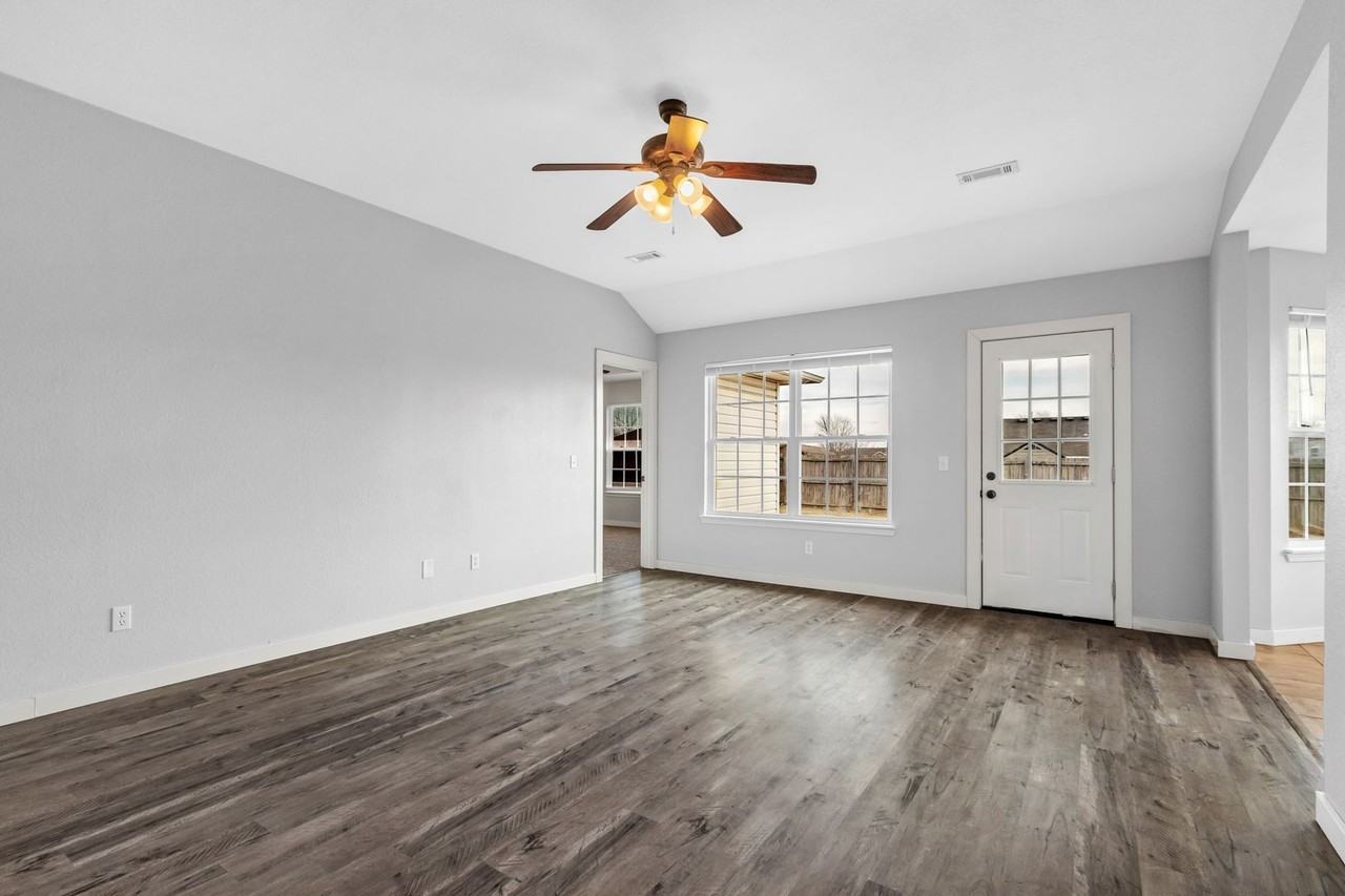 2520 D J Duvall Dr - Photo 7 of 27