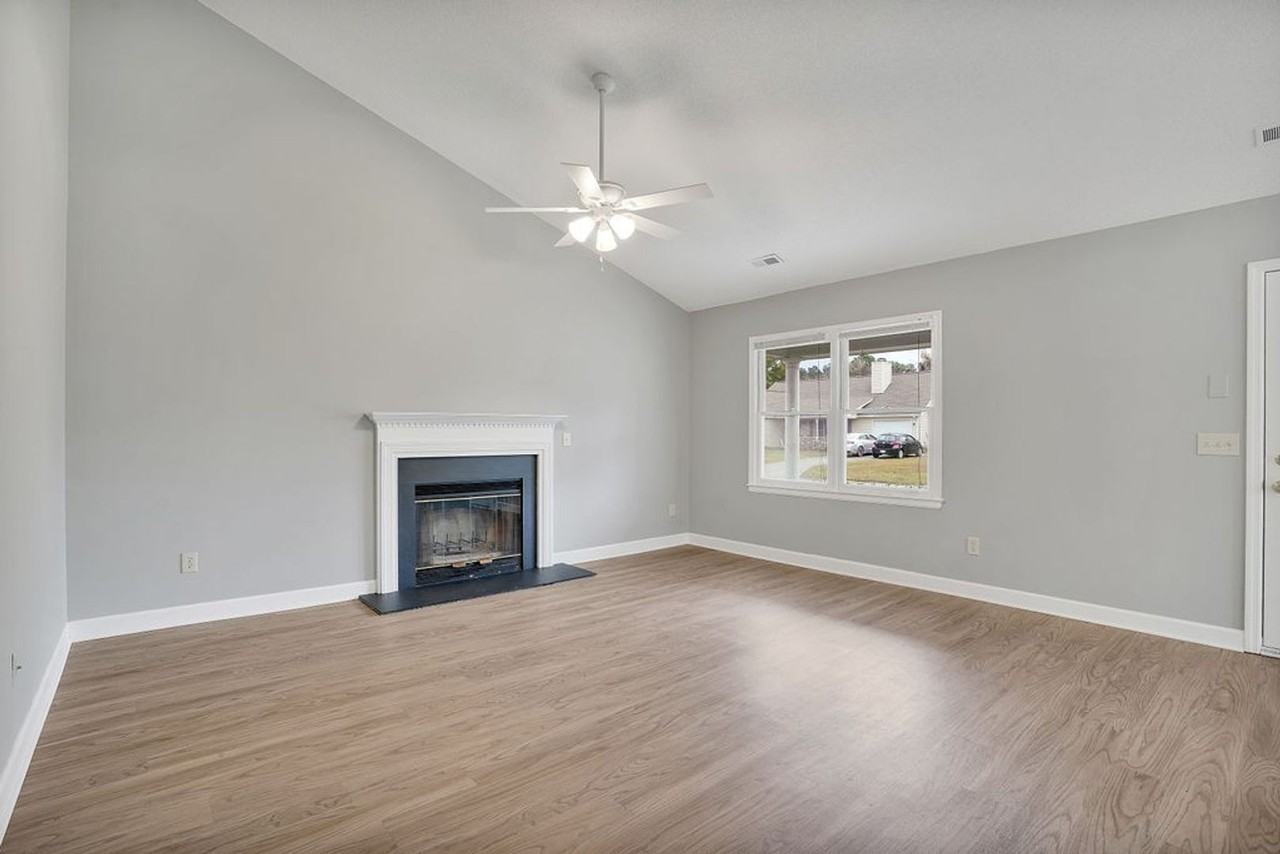 4411 Woodcroft Ct - Photo 3 of 37