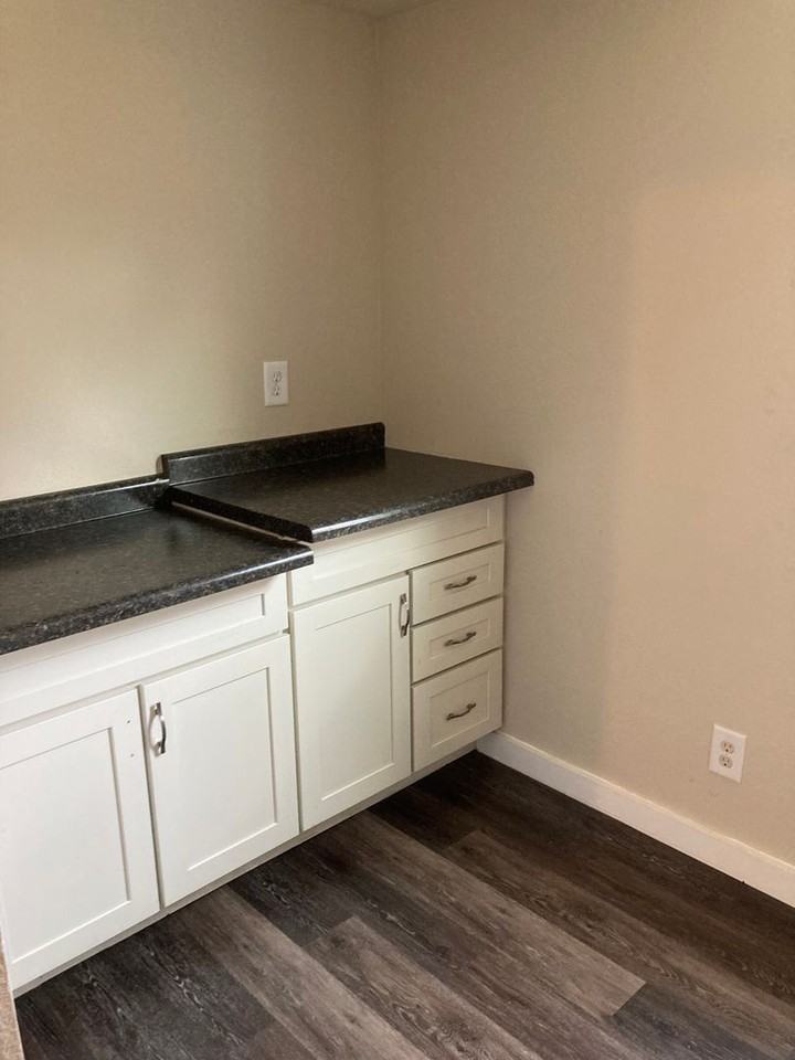 2121 E 23rd St - Photo 4 of 13