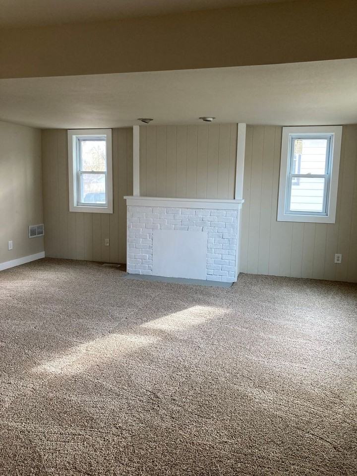 2121 E 23rd St - Photo 5 of 13