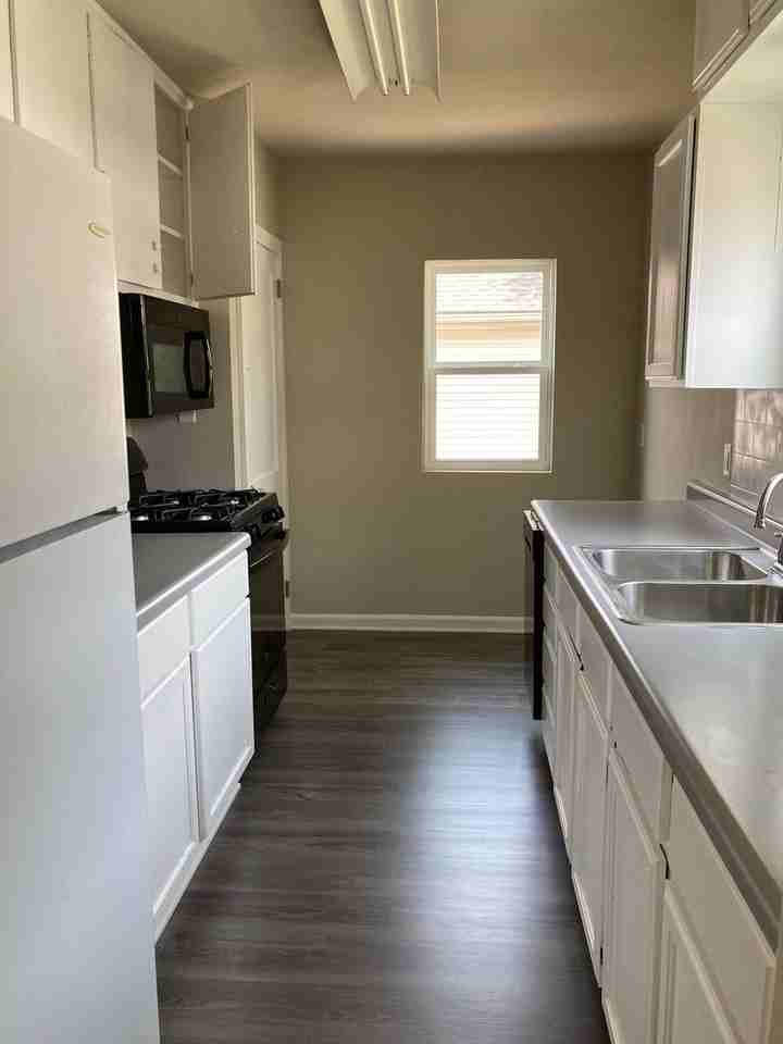 130 E 29th Ct - Photo 4 of 20