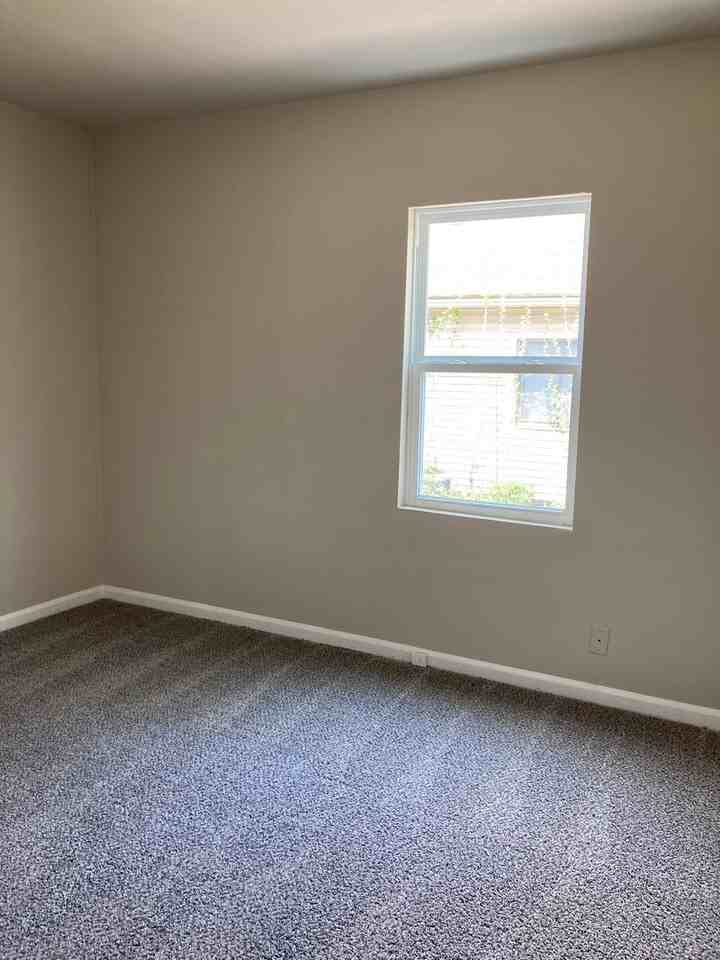 130 E 29th Ct - Photo 7 of 20