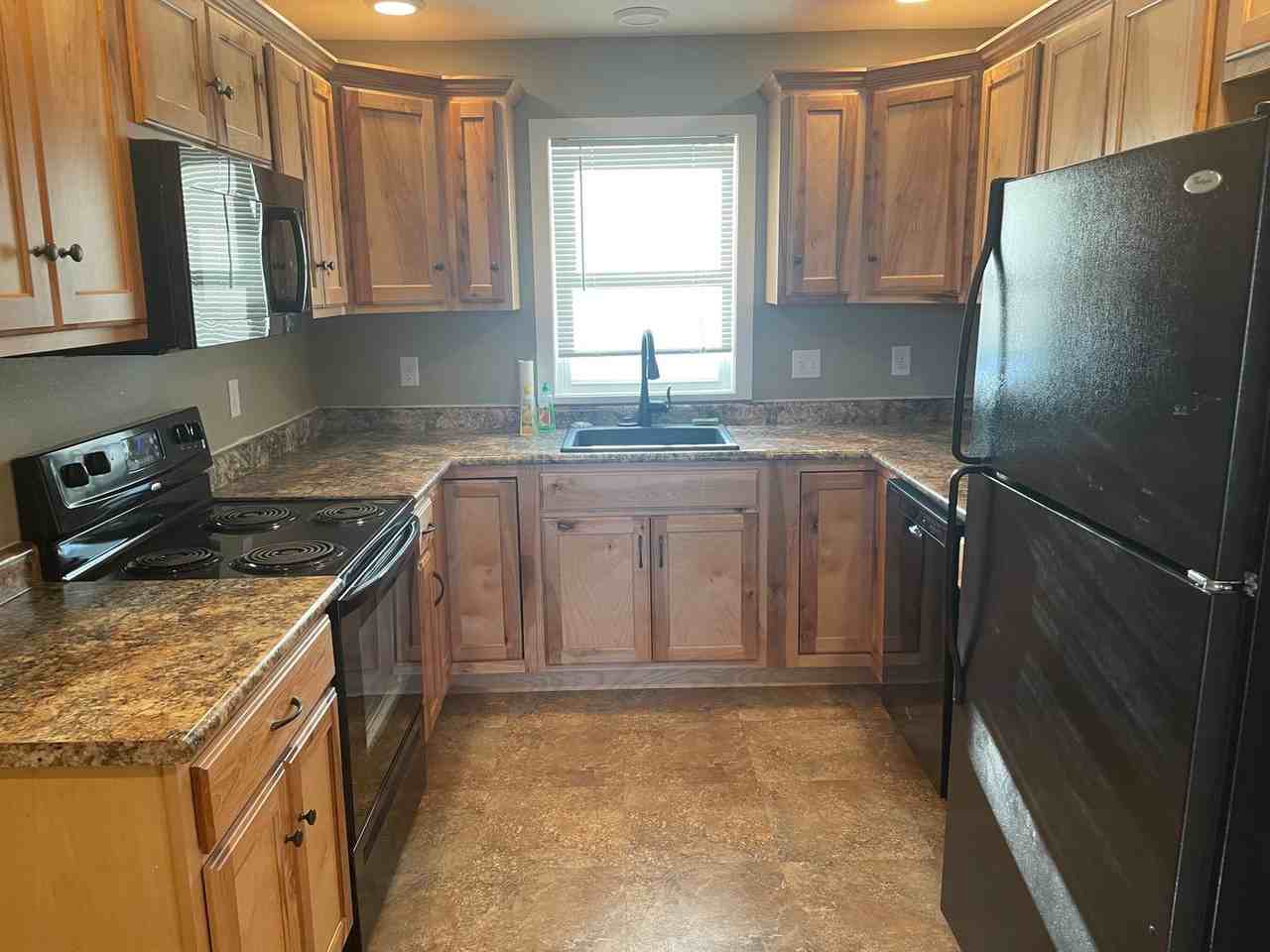 1034 W 20th St - Photo 5 of 12