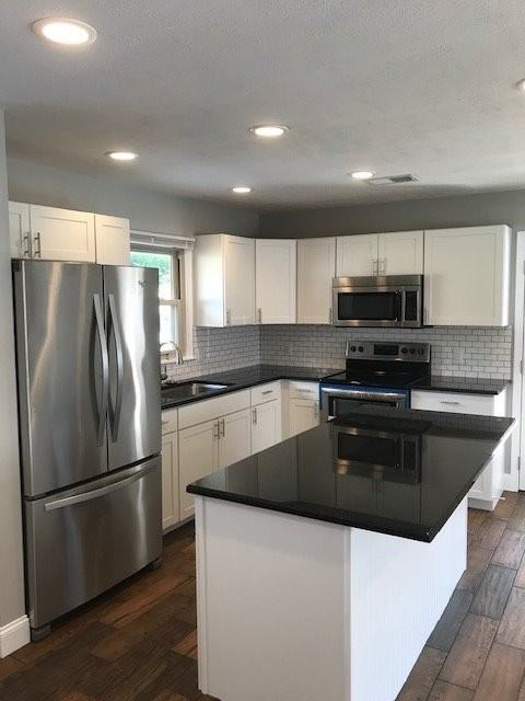 1501 Stratford Rd - Photo 4 of 30