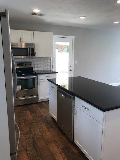 1501 Stratford Rd - Photo 5 of 30