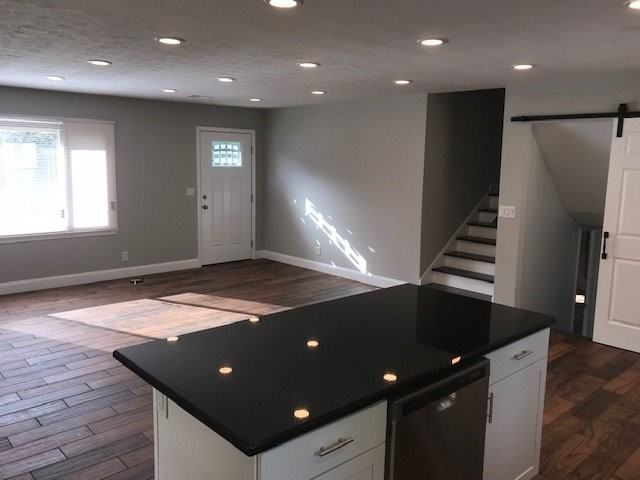 1501 Stratford Rd - Photo 6 of 30