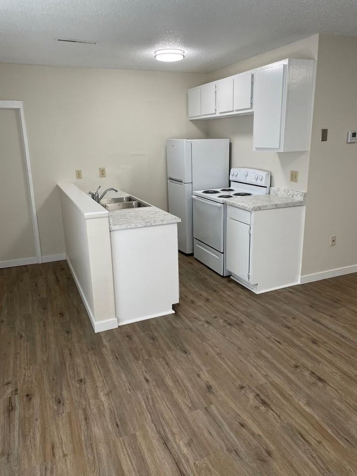 400 S 11th St - Photo 3 of 8