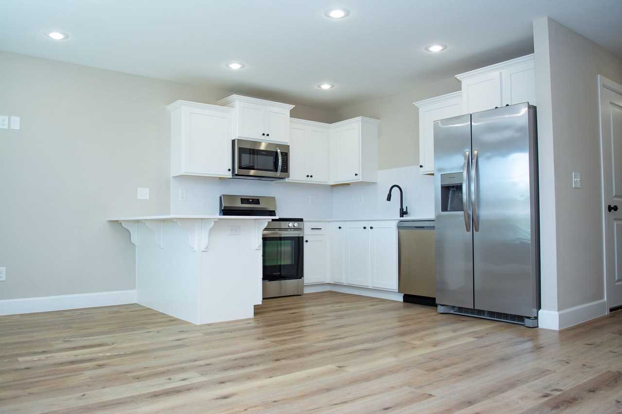 440 Blue Springs St - Photo 3 of 31