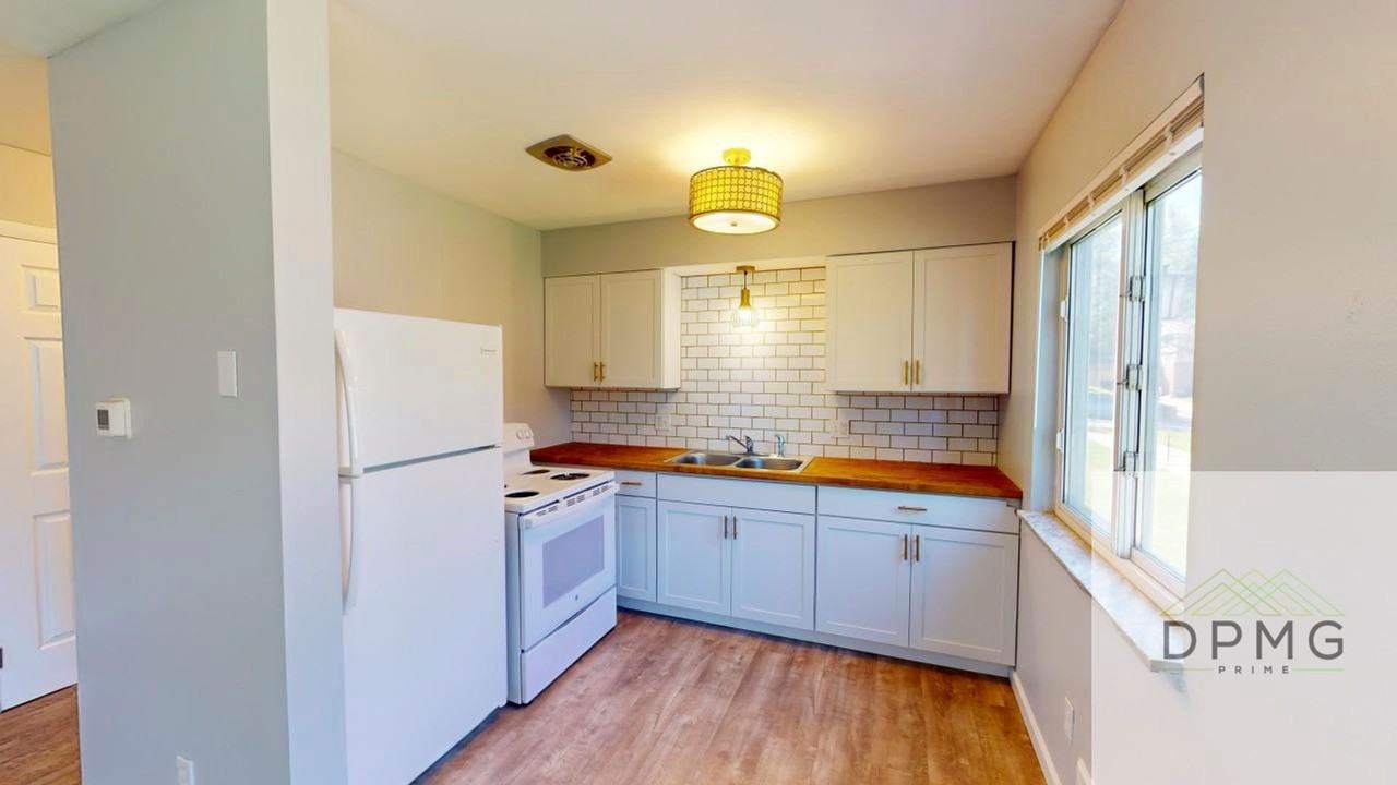3006 Harwick Dr. Lansing, MI 48917 - Photo 2 of 25