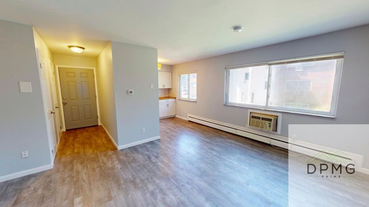 3006 Harwick Dr. Lansing, MI 48917 - Photo 4 of 25