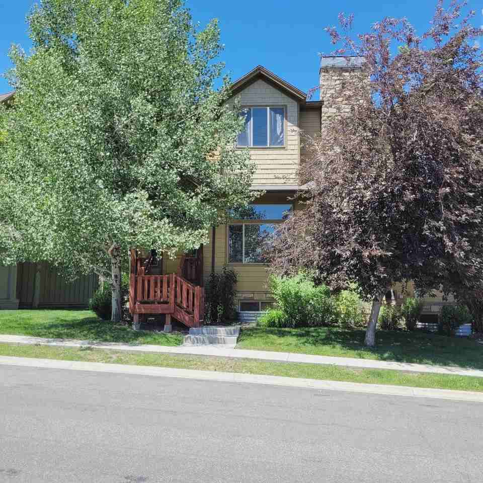 5447 Bobsled Blvd - Photo 3 of 32