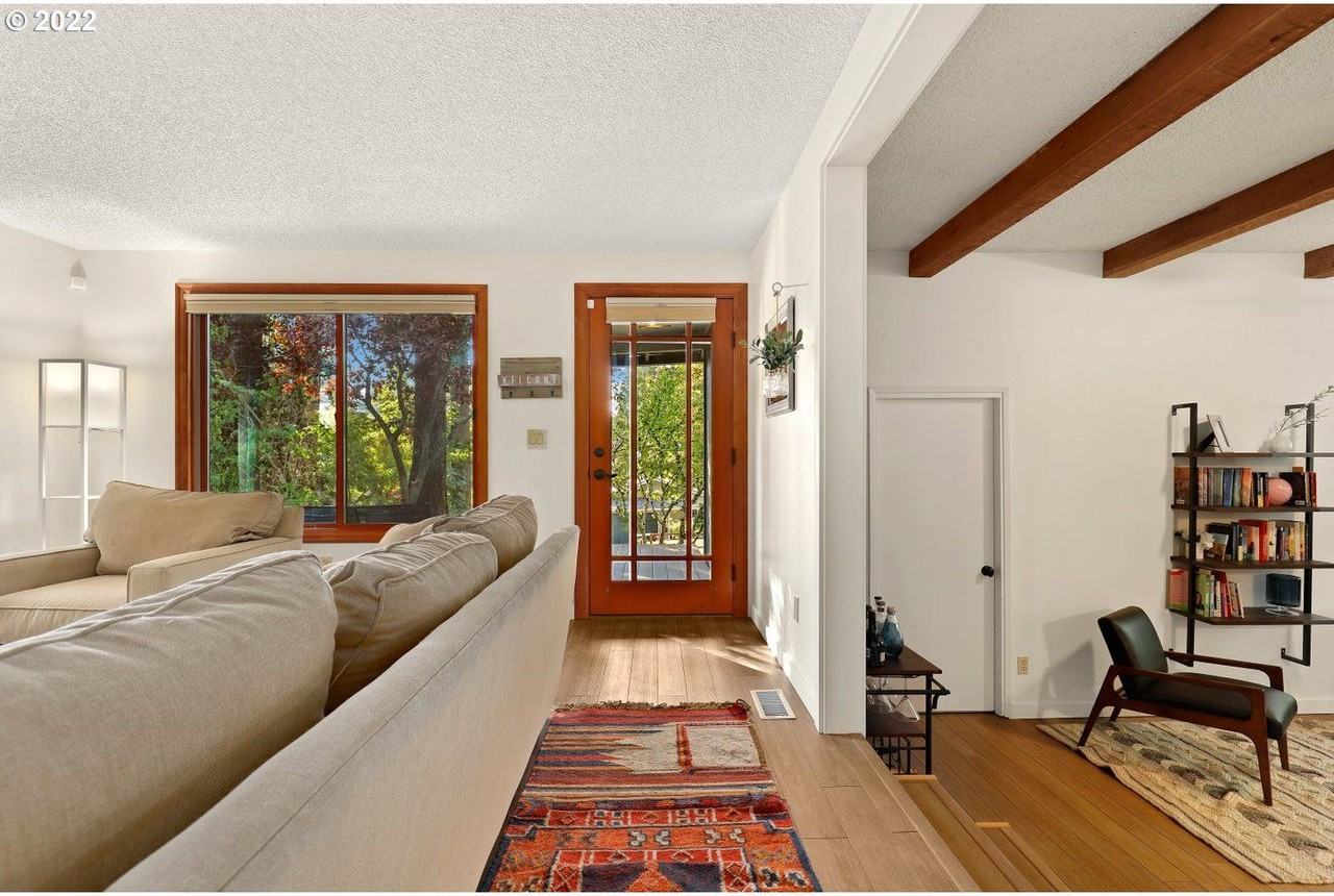 9326 Sw 51st Ave - Photo 3 of 30