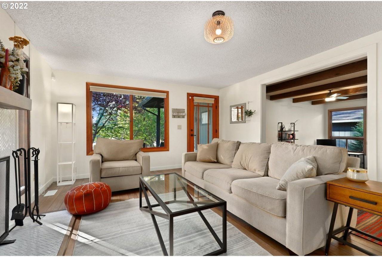 9326 Sw 51st Ave - Photo 6 of 30