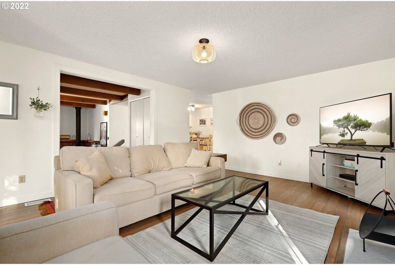 9326 Sw 51st Ave - Photo 7 of 30
