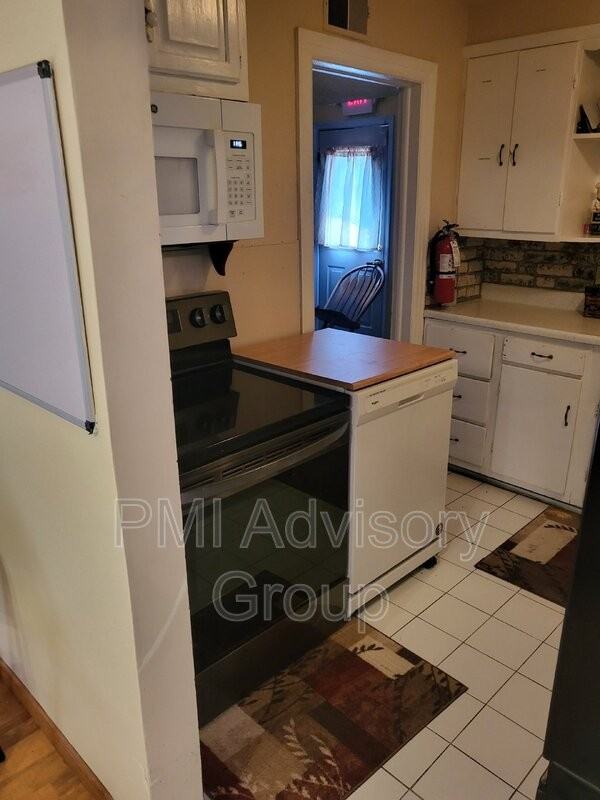 4304 Sw 17th St - Photo 2 of 9