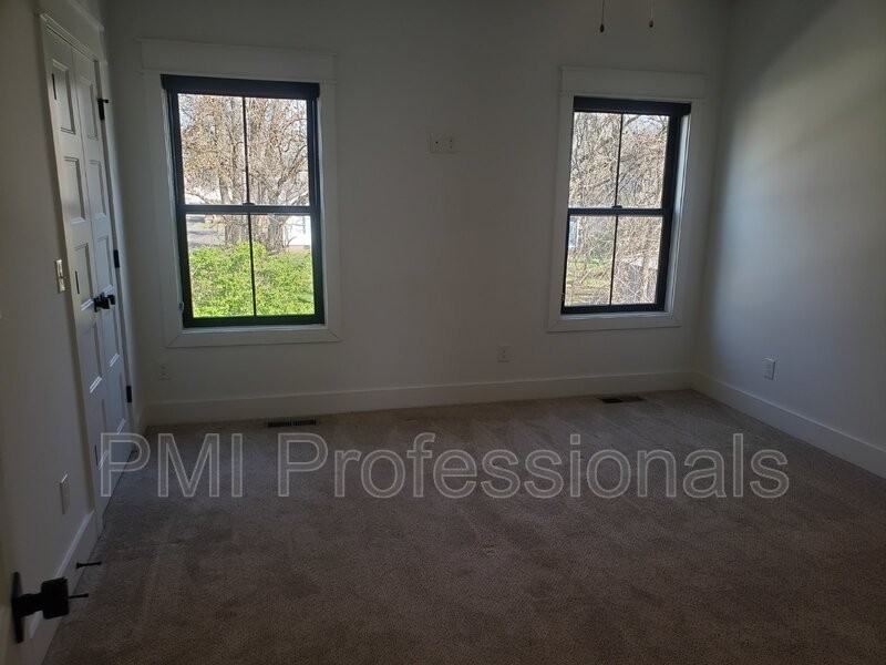 213 Mcauliffe St - Photo 6 of 11