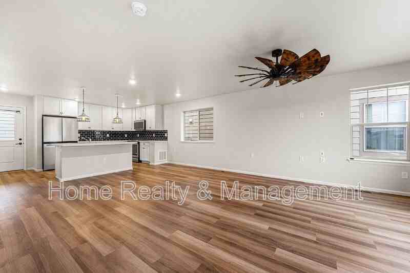 12760 Tamarac St - Photo 5 of 32