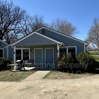 featured image of 201 Illinois St