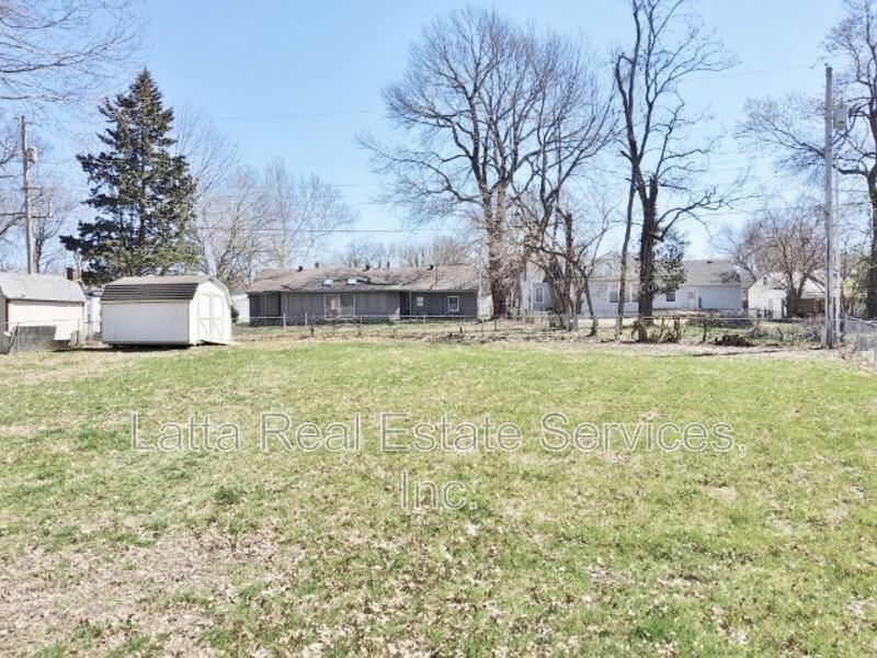 1203 W Beverly Rd - Photo 2 of 12