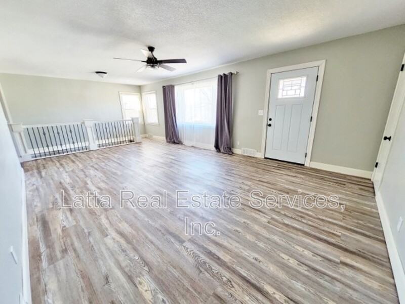 1203 W Beverly Rd - Photo 3 of 12