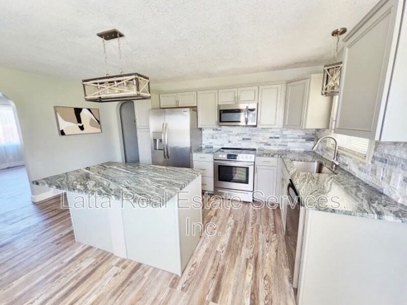 1203 W Beverly Rd - Photo 5 of 12