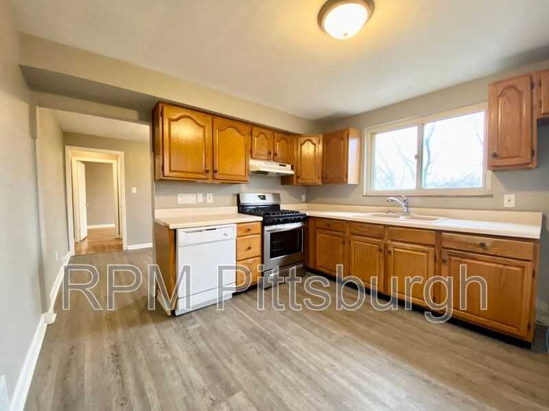 6005 Verona Rd - Photo 3 of 16