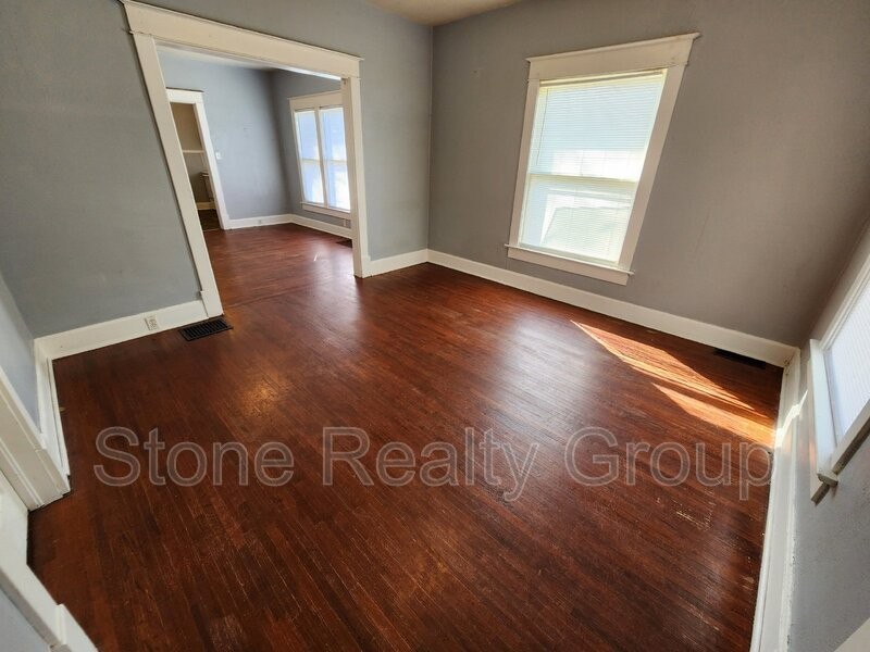 1628 S 11th St - Photo 2 of 8