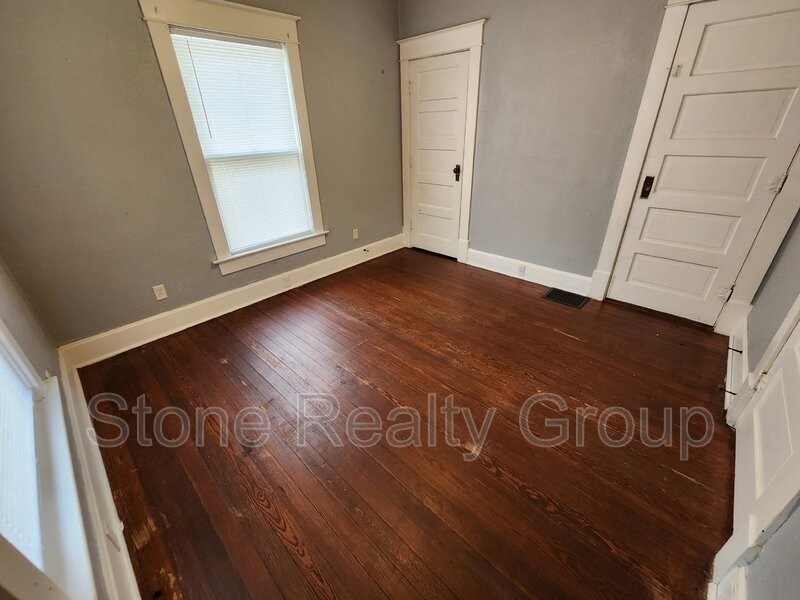 1628 S 11th St - Photo 5 of 8