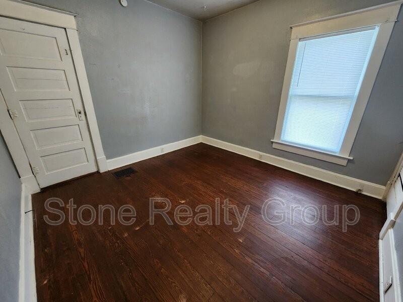 1628 S 11th St - Photo 6 of 8