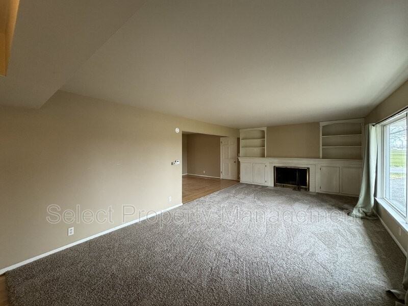 5437 Covington Rd - Photo 3 of 26