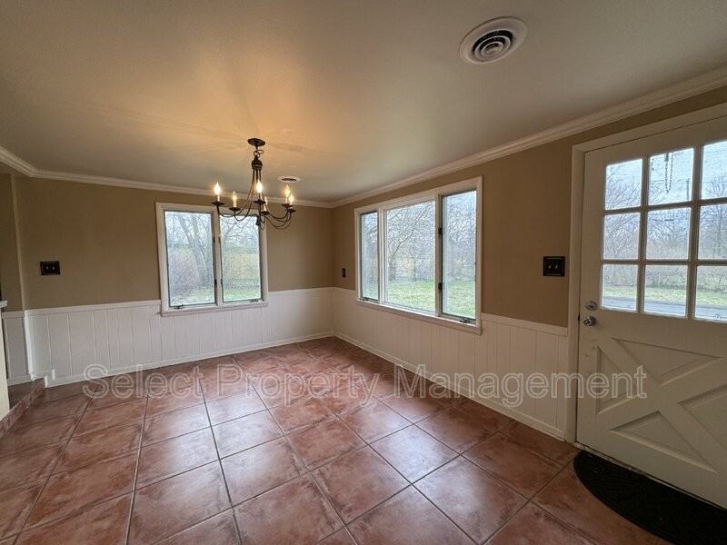 5437 Covington Rd - Photo 7 of 26