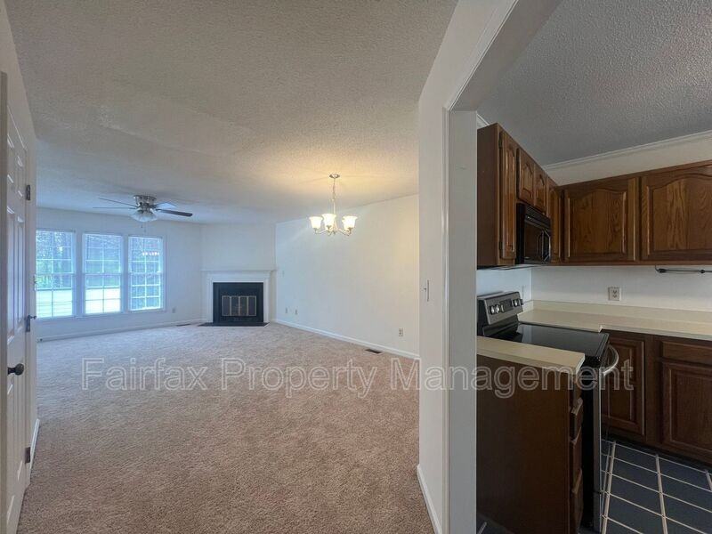 112 Greenmont Ln - Photo 2 of 21