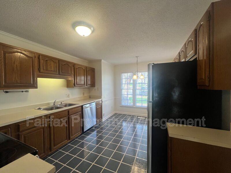 112 Greenmont Ln - Photo 3 of 21